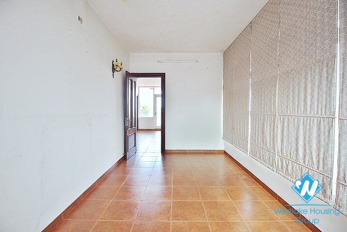 Lake view- House with big terrace for rent in Tay Ho, Hanoi